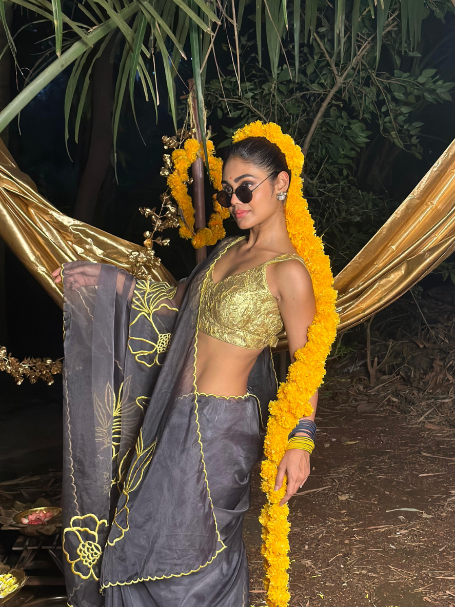 Elora - Saree with Floral Embroidery